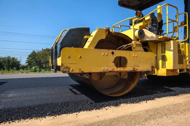 Best Driveway Paving Contractor  in Monticello, IA